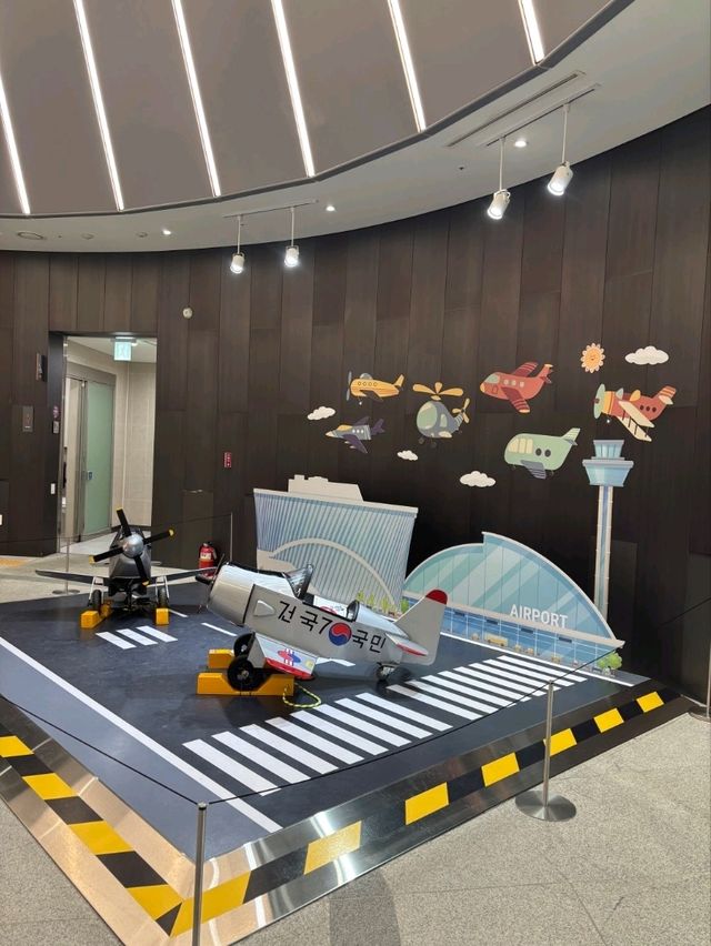 비행기의 역사를 한눈에 볼수있는 실내박물관✈️