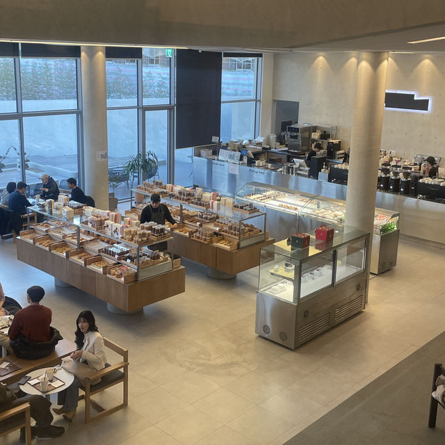 넓은 야외공간이 있는 신상카페☕️🥯