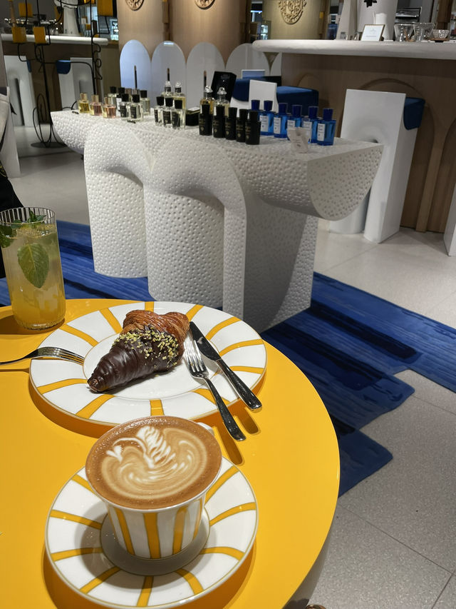 롯데월드몰 아쿠아디파르마 옐로우 카페 💛☕️