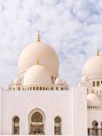 Majestic Serenity at Abu Dhabi’s Grand Mosque 🕌✨