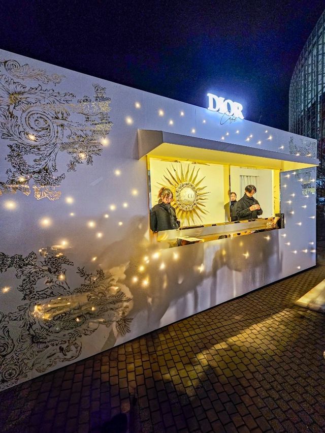 【期間限定dior cafe】