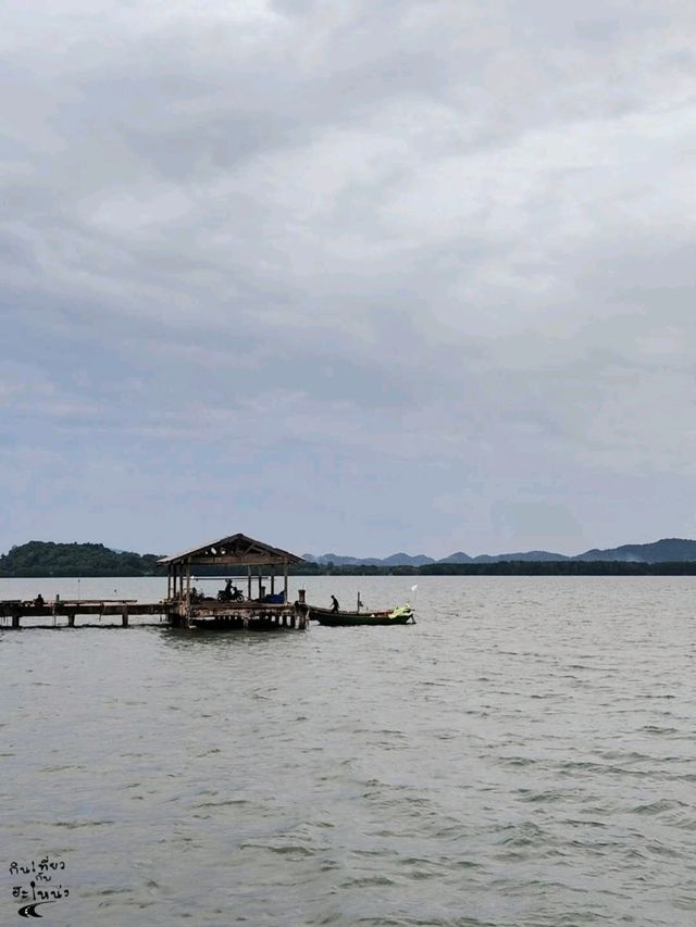 เจดีย์กลางน้ำ 🛕🌊 จันทบุรี