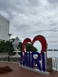 A Scenic City Walk from Waterfront to Marina Bay: Exploring Mir