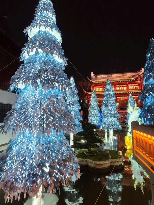 First visit to Yu Garden in Shanghai, truly mesmerizing!