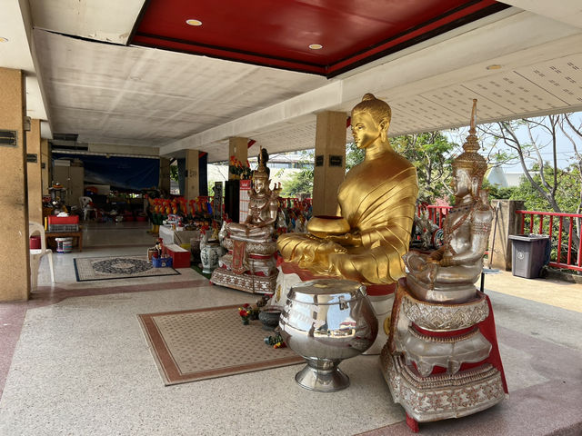 หลวงปู่ทวดองค์ใหญ่ 