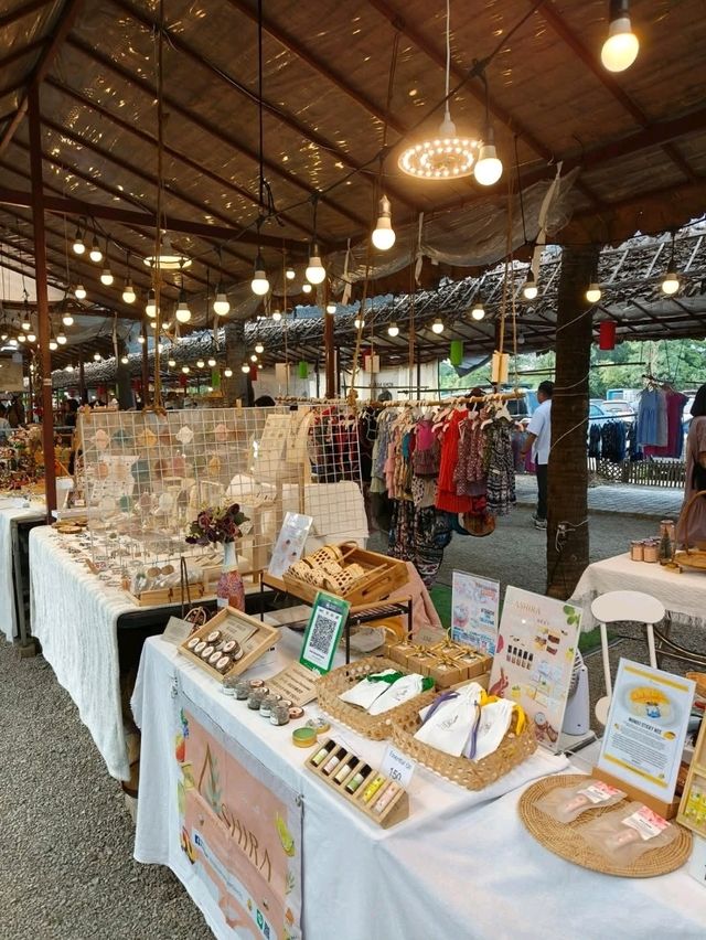 Coconut Market 清邁周末限定的「椰林市集」