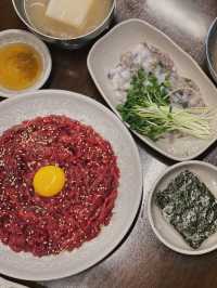 廣藏市場的必比登推薦人氣美食地標 富村生拌牛肉 