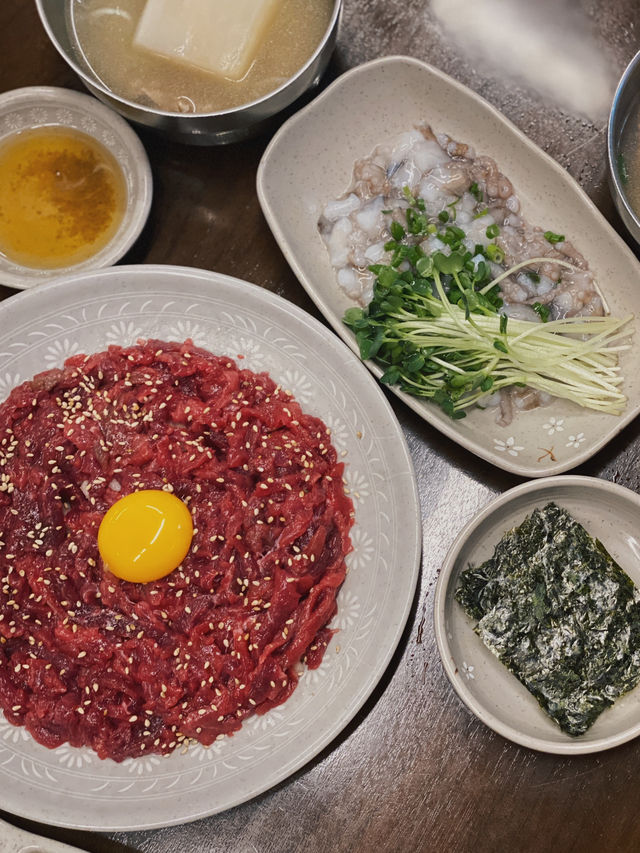 廣藏市場的必比登推薦人氣美食地標 富村生拌牛肉 