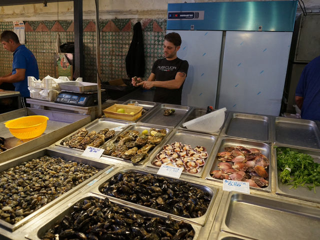【イタリア・カターニア】活気あるのシチリア半島で最も大きい魚市場