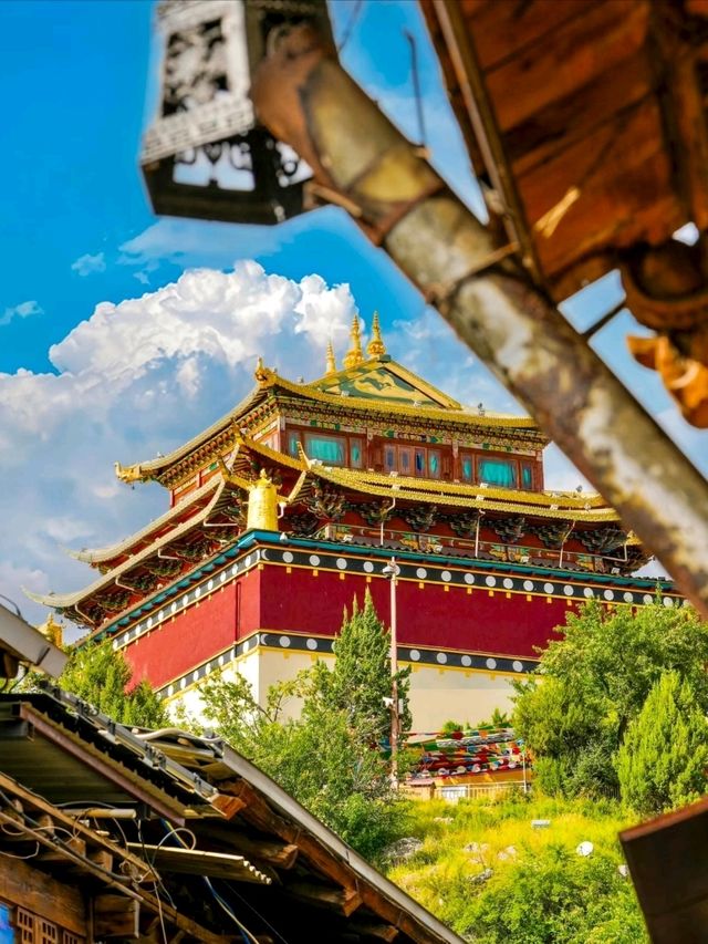 Discover the Magic of Dukezong Ancient Town: A Timeless Journey Awaits!