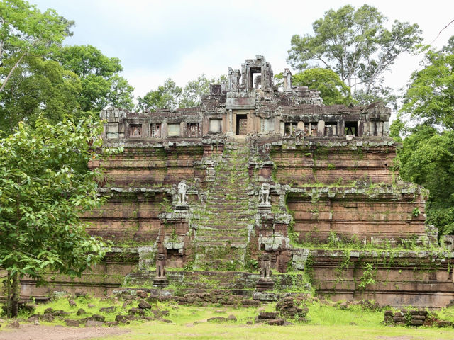 Unlocking the Secrets of Angkor’s Celestial Palace: Phimeanakas Temple