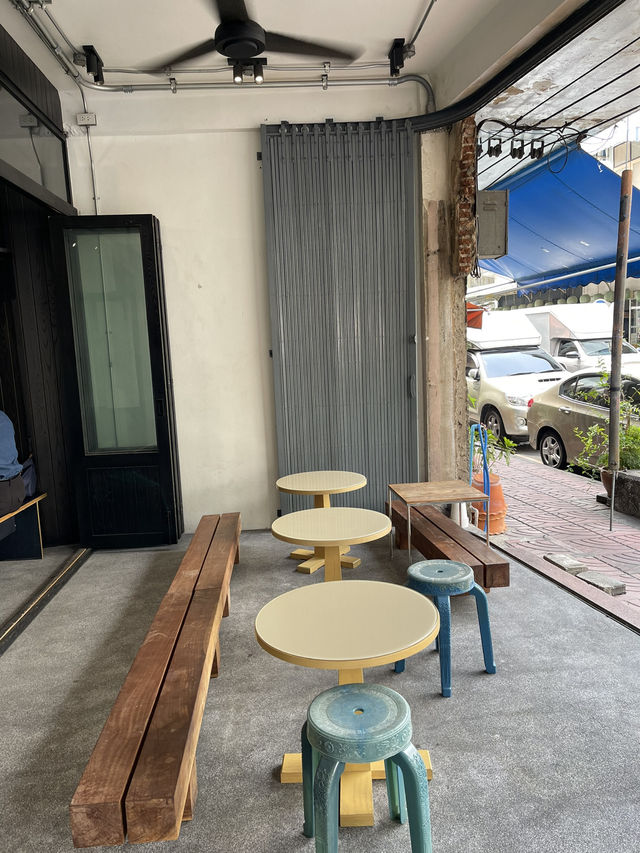 Jeen Coffee Bar (ร้านกาแฟเกร์ๆย่านเยาวราช)