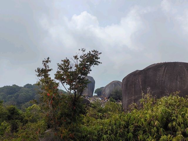 เดินนมัสการรอยพระบาทเขาคิชกุฎ 