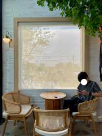 แวะพักเติมคาเฟอีนก่อนเข้ากรุง ที่ Roasi Coffee