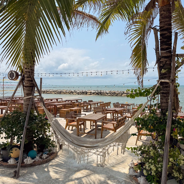 Mar Sea at Suchada Rayong คาเฟ่ริมทะเลสุดชิล 🌸🍹