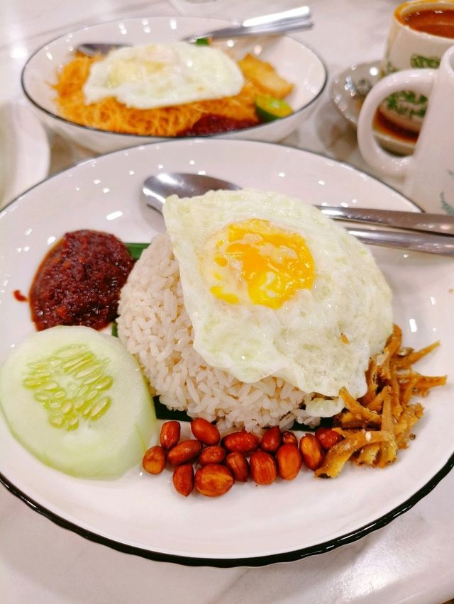 Brewing Traditions: Savor the Heart of Johor at Hong Gim Coffee