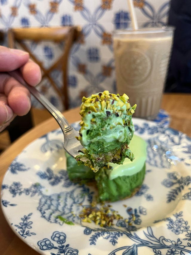  元朗人氣Café 💕 𝐁𝐫𝐚𝐯𝐚 𝐉𝐚𝐯𝐚 𝐂𝐨𝐟𝐟𝐞𝐞✨高質Brunch＋自家製巴斯克蛋糕😋