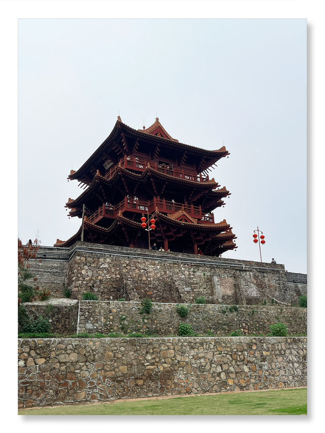 披雲樓古城牆上的歷史詩章