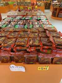 판다+육포+말린 고기까지! 관광객 입맛 딱 맞춘 특산물 샵 