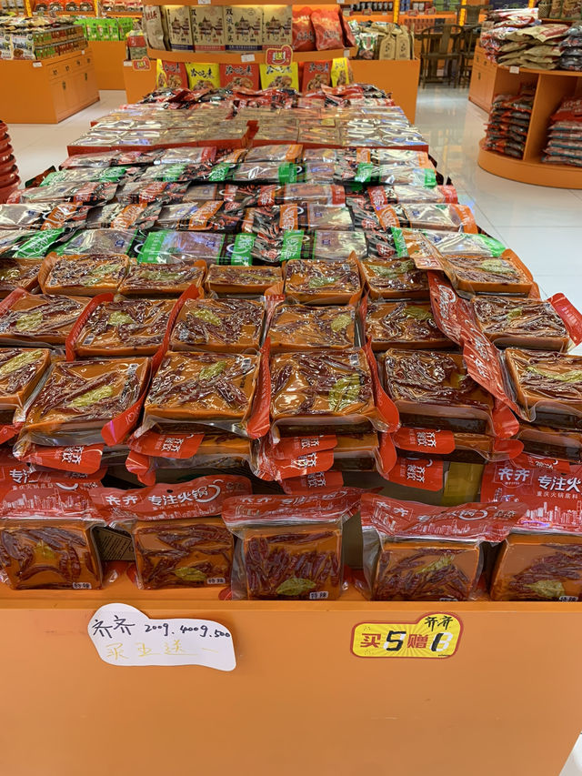 판다+육포+말린 고기까지! 관광객 입맛 딱 맞춘 특산물 샵 