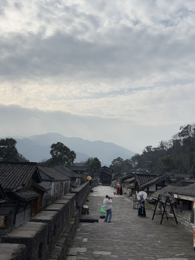 จุดถ่ายรูป กำแพงเมืองโบราณ ที่ Dujiangyan, Chengdu
