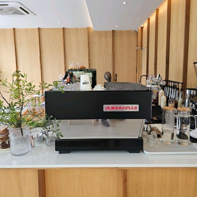 ✳️LIVIN CAFE | คาเฟ่มินิมอลโทนสีอบอุ่น✴️