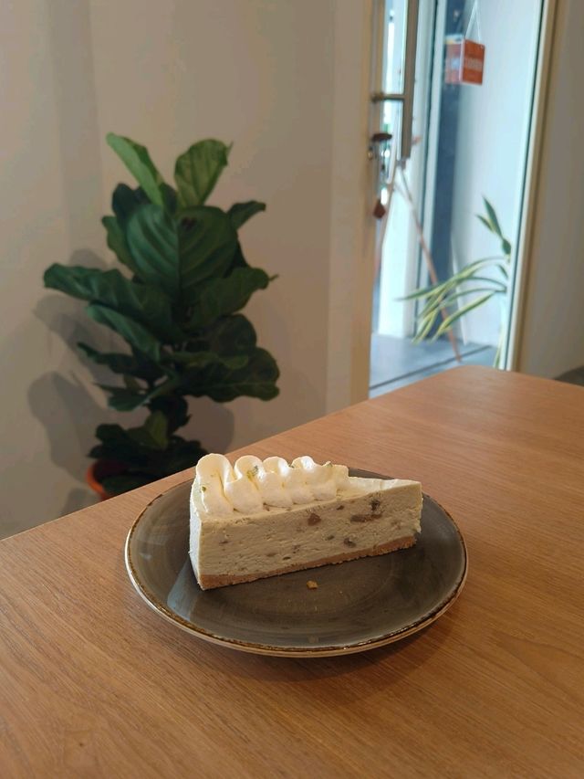 Hidden Dessert Gem in Genting: A Cozy Cake Break