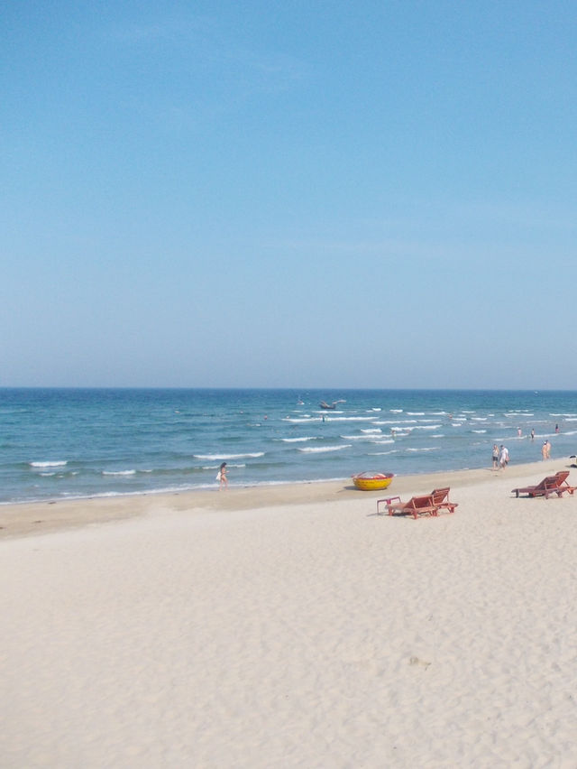 My Khe Beach น้ำเย็นใส ทรายสวย บรรยากาศดี