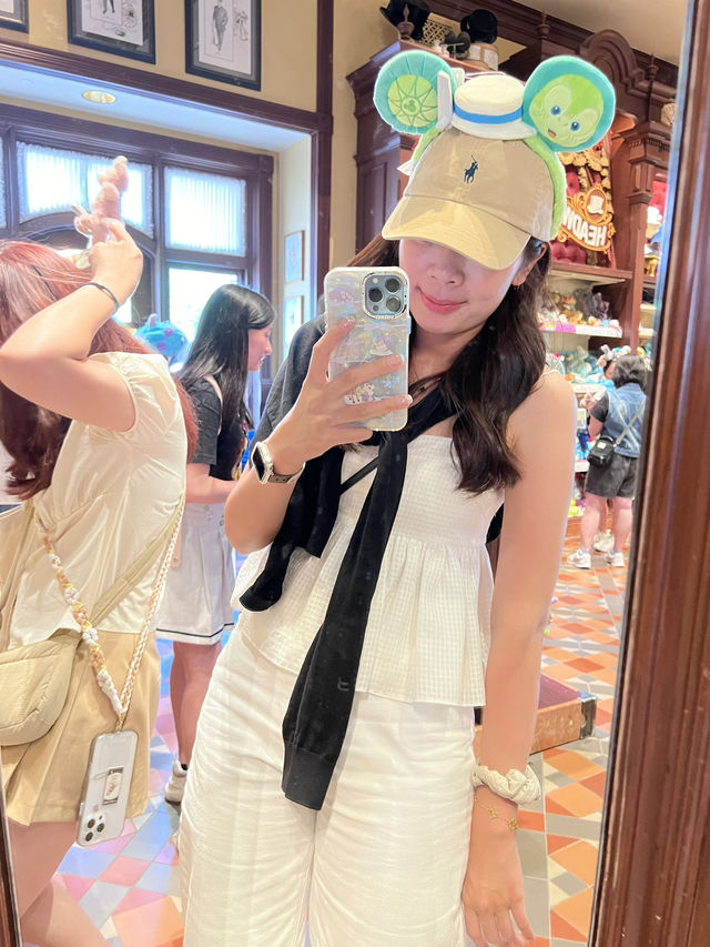 A day of magic, memories, and Mickey — Hong Kong Disneyland, you made my heart smile! 🫧