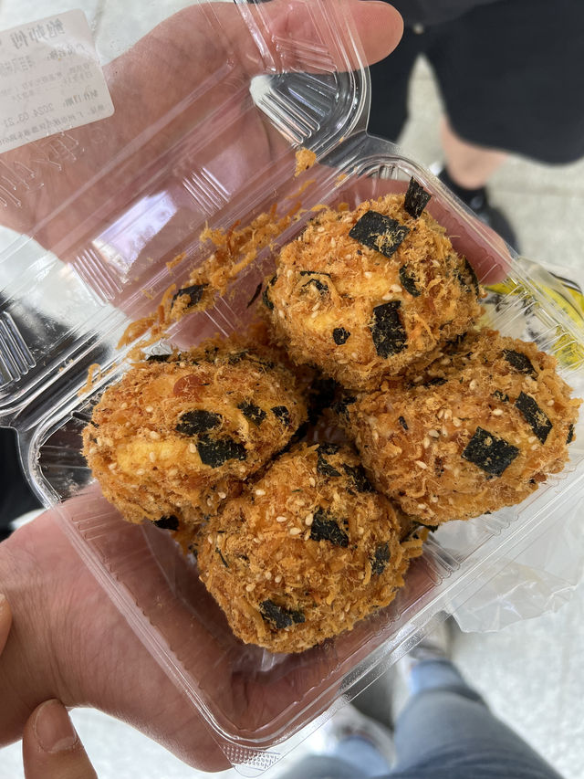 🥮 “한 입 먹는 순간, ‘이 맛은 대체 뭐지?’ – 잊을 수 없는 鲍师傅의 감동”