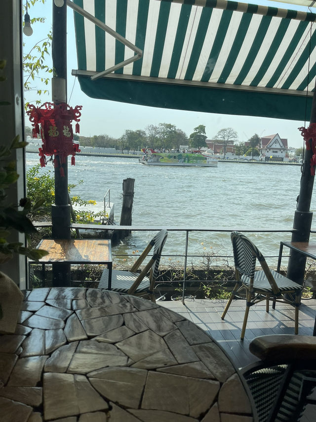 坐在這個cafe位置看鄭王廟很美