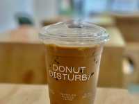 曼谷| 甜點控請收藏曼谷超可愛多拿滋店Donut Disturb 藏身Ari文青社區，拍照打卡100分！