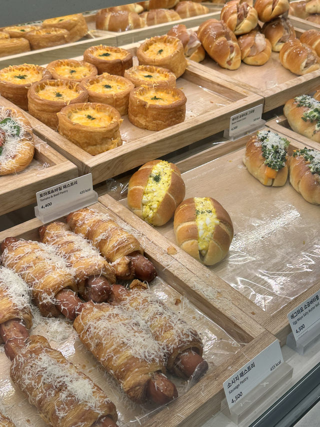 빵맛이 남다른 이유? 강남역 뚜레주르 신매장 탐방 -강남-