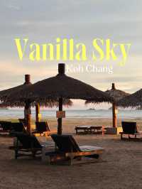 Vanilla Sky KohChang🏝️✨ บาร์ริมหาด