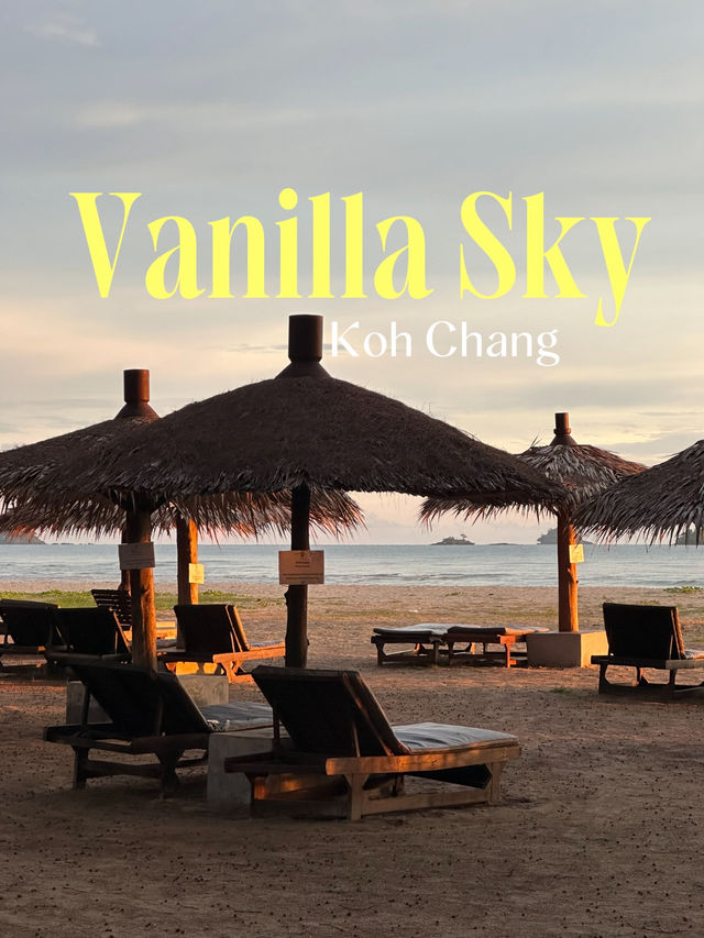 Vanilla Sky KohChang🏝️✨ บาร์ริมหาด