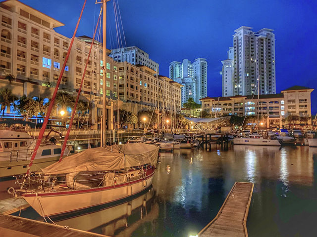 Coastal Chic & Marina Lights: A Night Stroll at Straits Quay