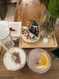 ☕️ Flowers in the Mist Cafe (ปากคลองตลาด)