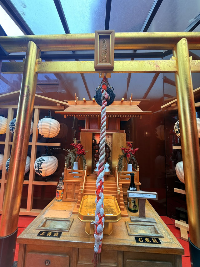 沖繩｜迷你千本鳥居與多彩達摩 城市裡一方心靈寄託-西來院