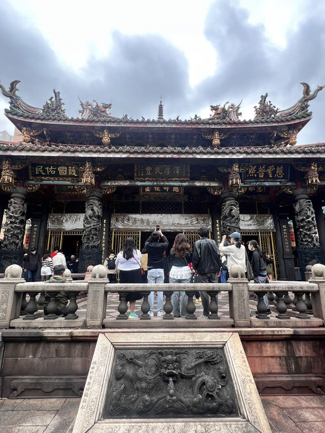 หนึ่งในวัดที่เก่าแก่ที่สุดของไต้หวัน (Taiwan) 