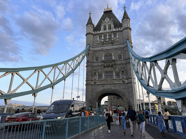 【タワー・ブリッジ｜ロンドンを象徴する名橋とその風景】
