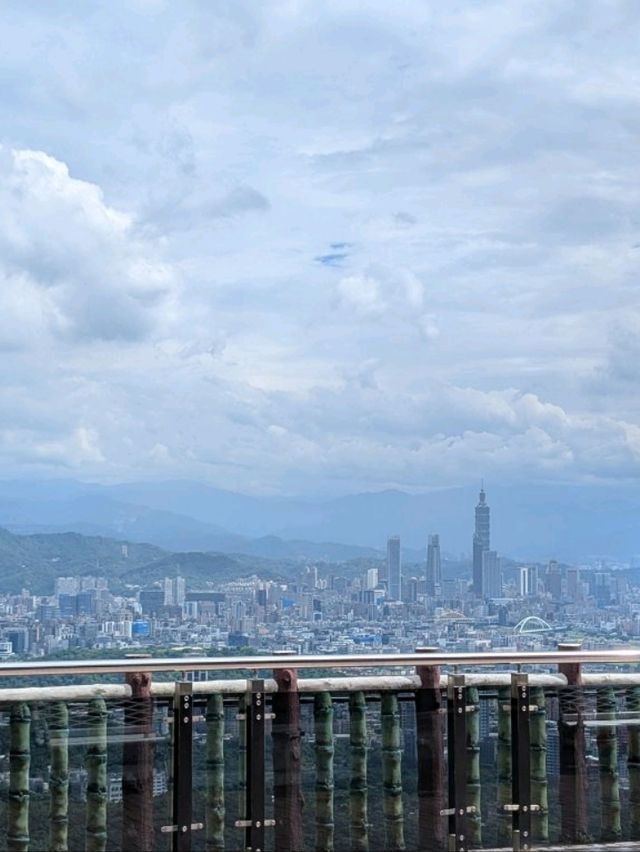 Serene views of Taipei from Bishanyan Temple
