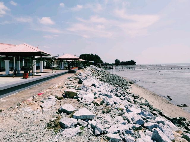 Tanjung Sepat Beach View: Rustic Coastal Charm