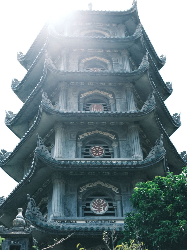 厳かさとカオスが同居した魅力 | 五行山（マーブルマウンテン）