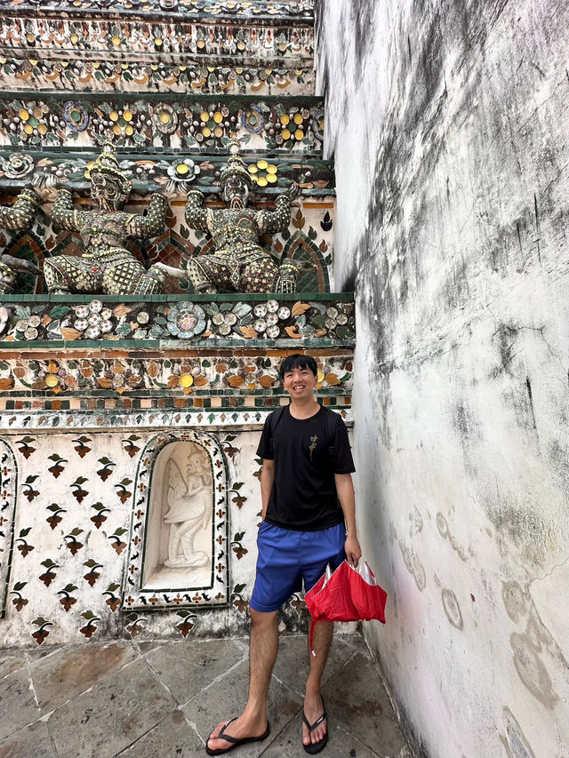 曼谷鄭王廟：虔誠的禮讚