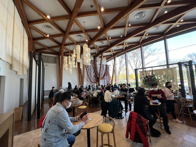 ☕️ Starbucks Coffee – Kokyo Gaien Wadakura Fountain Park: Serene Sips by a Historic View