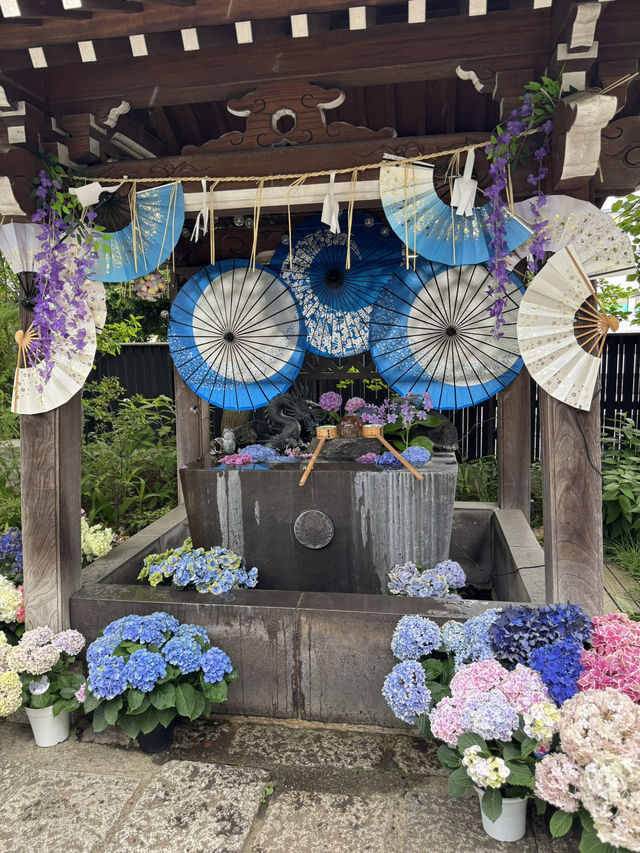 花手水と切り絵の御朱印が美しいお寺
