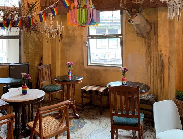 Bangkok's Micro-House Cafe: Wallflowers Cafe! 🏡☕