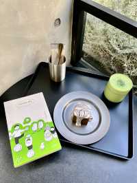 모노톤 갬성에 빠지다✨ Loveless Coffee에서의 한 잔