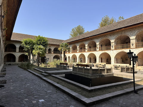 【Karvansaray／カーブァンサライ｜旧市街の“石造りキャラバン宿が生んだ食の体験”】