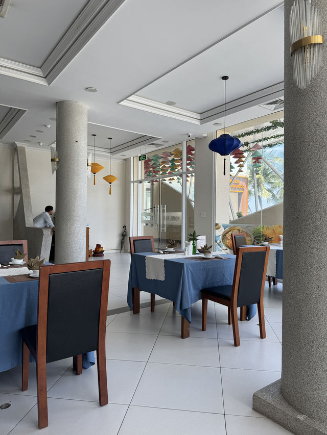 Dining with a View: Huong Bien's Seaside Charm